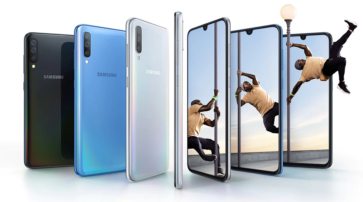 Mobilní telefon SAMSUNG Galaxy A70 Black černý black