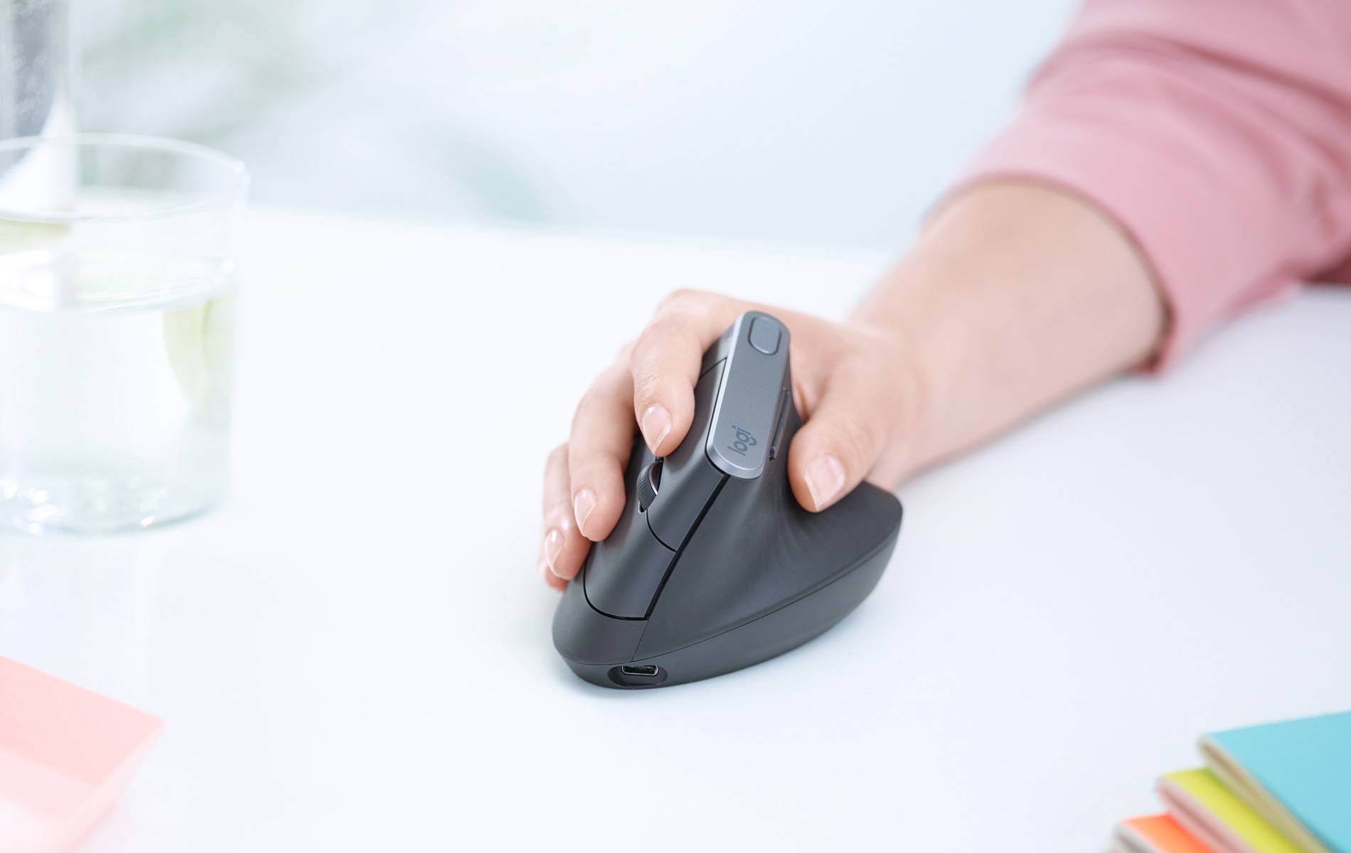 Bezdrátová vertikální myš LOGITECH MX Vertical černá black