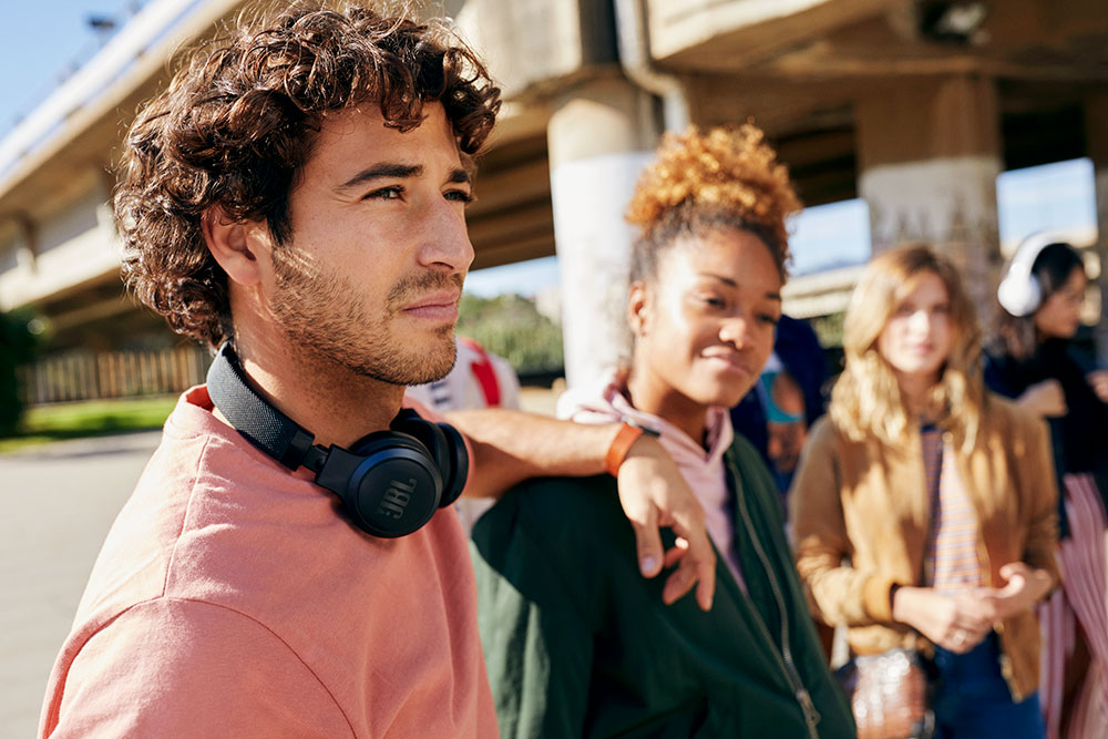 Bezdrátová sluchátka JBL LIVE 400BT červená red