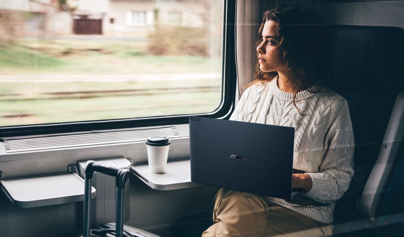 ASUS ExpertBook B5302133'''' IPSi31115G4 2C4T8GB256GB SSDEndlessBlack2Y PUR