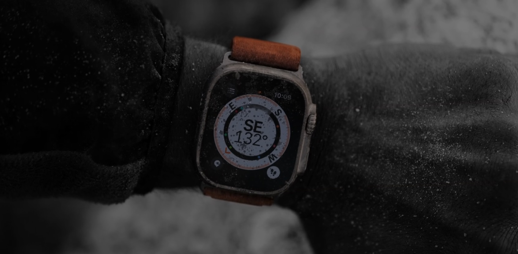 Chytré hodinky APPLE Watch Ultra GPS + Cellular 49mm Titanium Case with Green Alpine Loop  Large