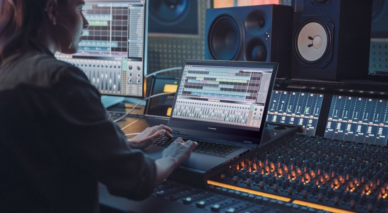 Herní notebook ASUS ExpertBook B6 Flip černý black