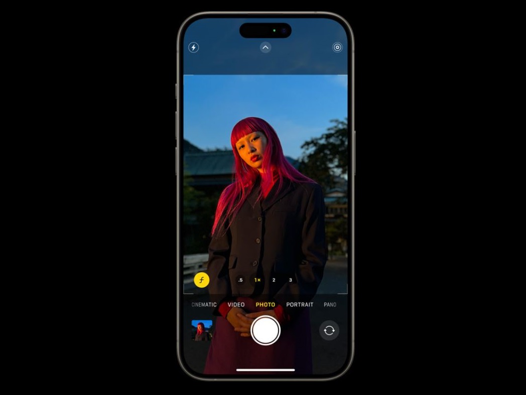 Mobilní telefon APPLE iPhone 15 Pro 128GB Black Titanium