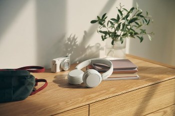 Bezdrátová sluchátka SONY WHCH520 bílý white