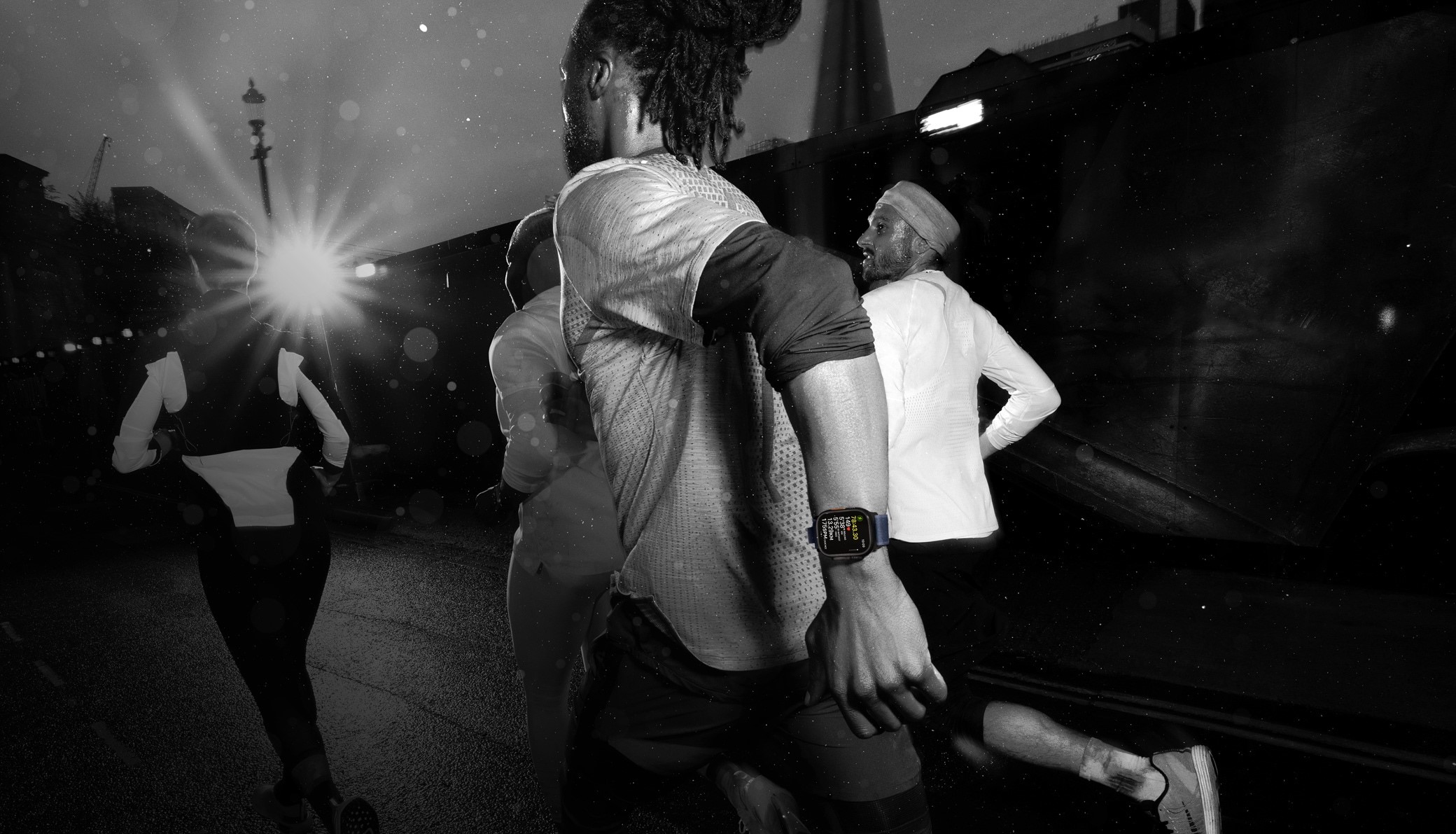 Chytré hodinky APPLE Watch Ultra 2 GPS + Cellular 49mm Černý titan s černým titanovým milánským tahe