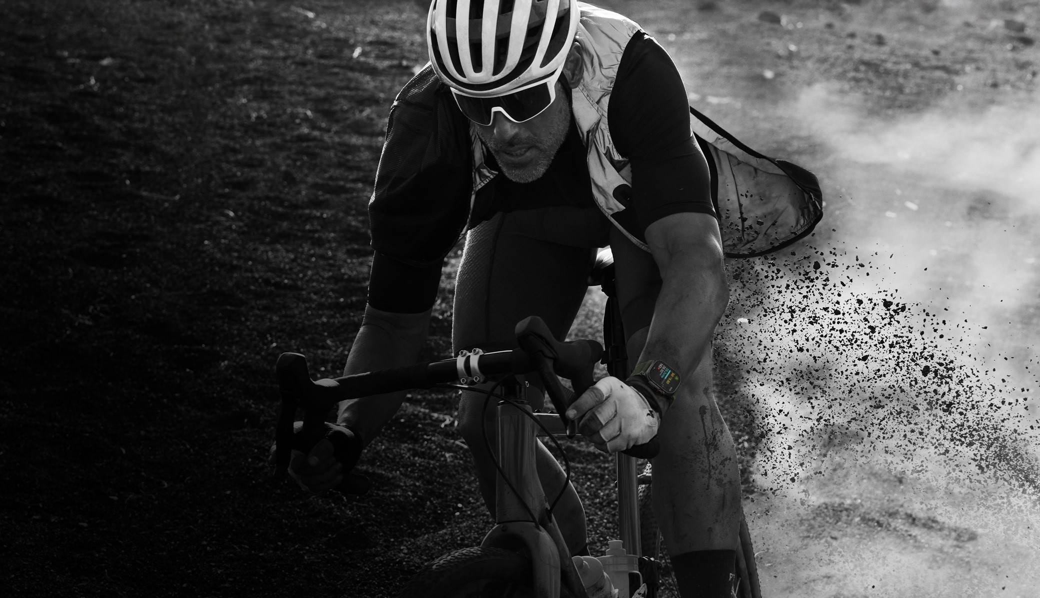 Chytré hodinky APPLE Watch Ultra 2 GPS + Cellular 49mm Černý titan s černým titanovým milánským tahe