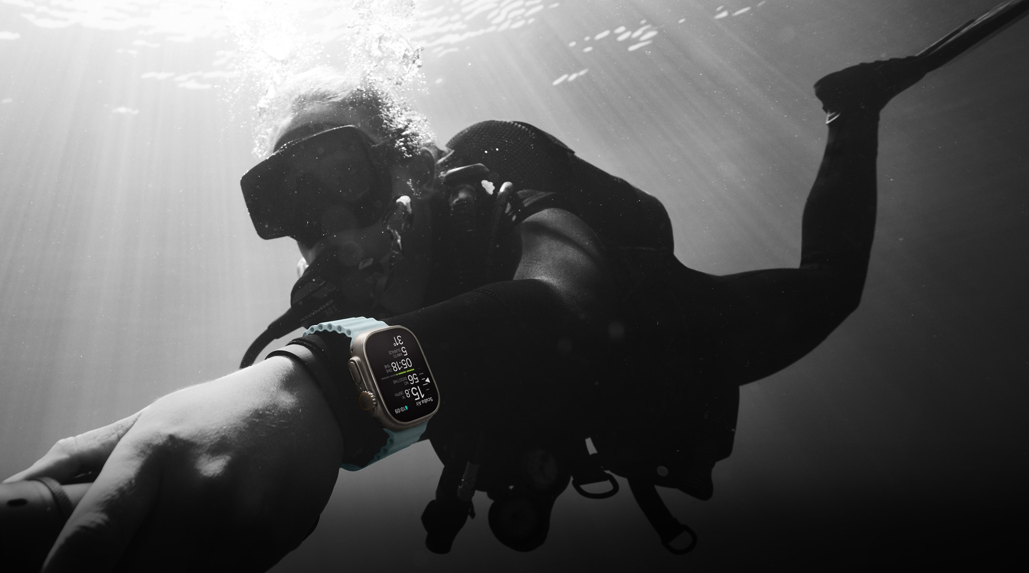 Chytré hodinky APPLE Watch Ultra 2 GPS + Cellular 49mm Černý titan s černým titanovým milánským tahe