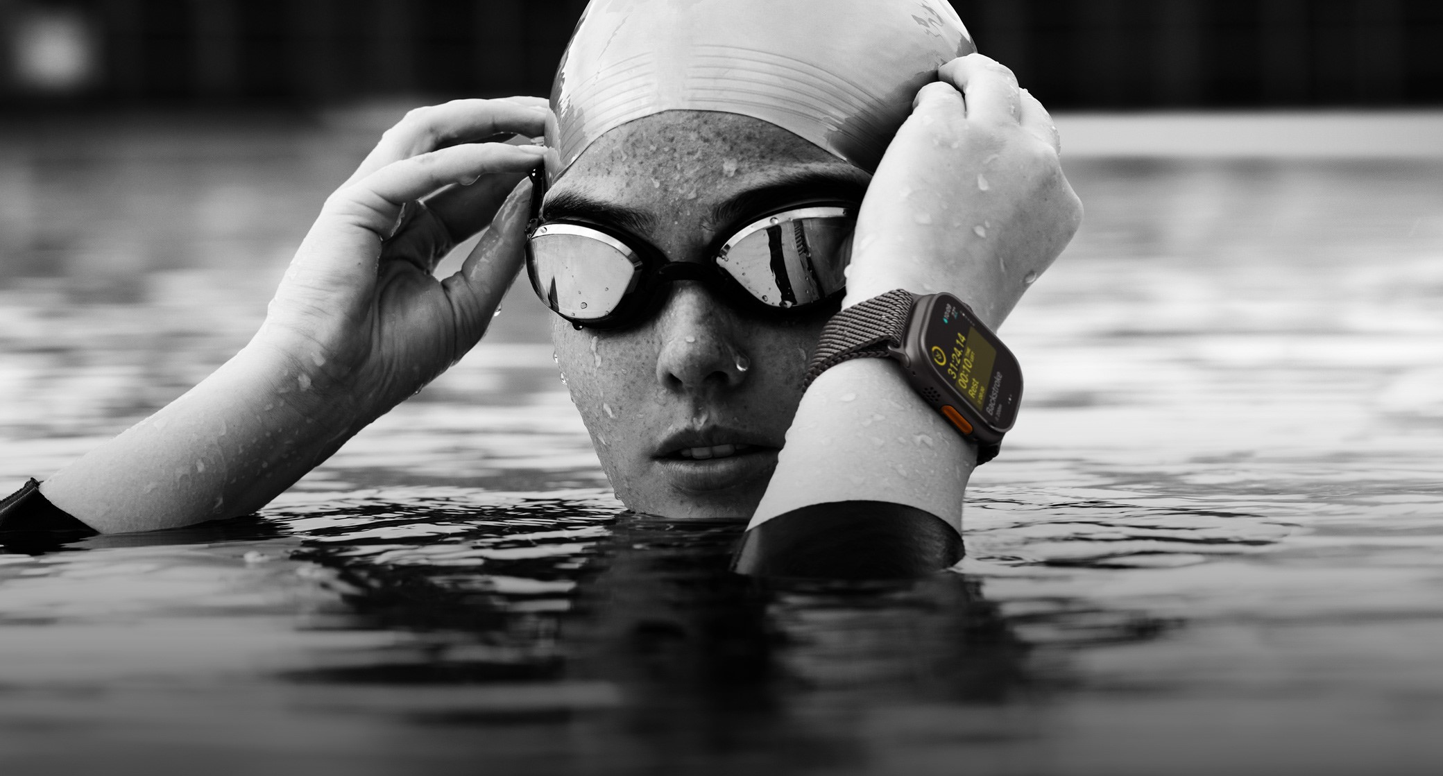  APPLE Watch Ultra 2 49mm Černý titan s černým trailovým tahem  ML