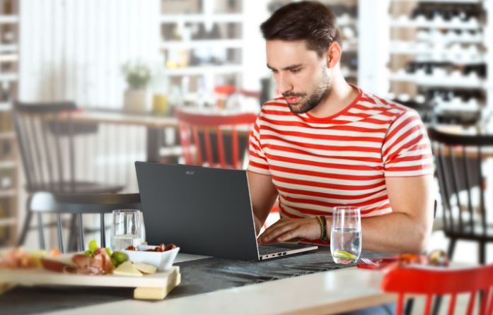 Notebook ACER Aspire 16 A1671M58EF