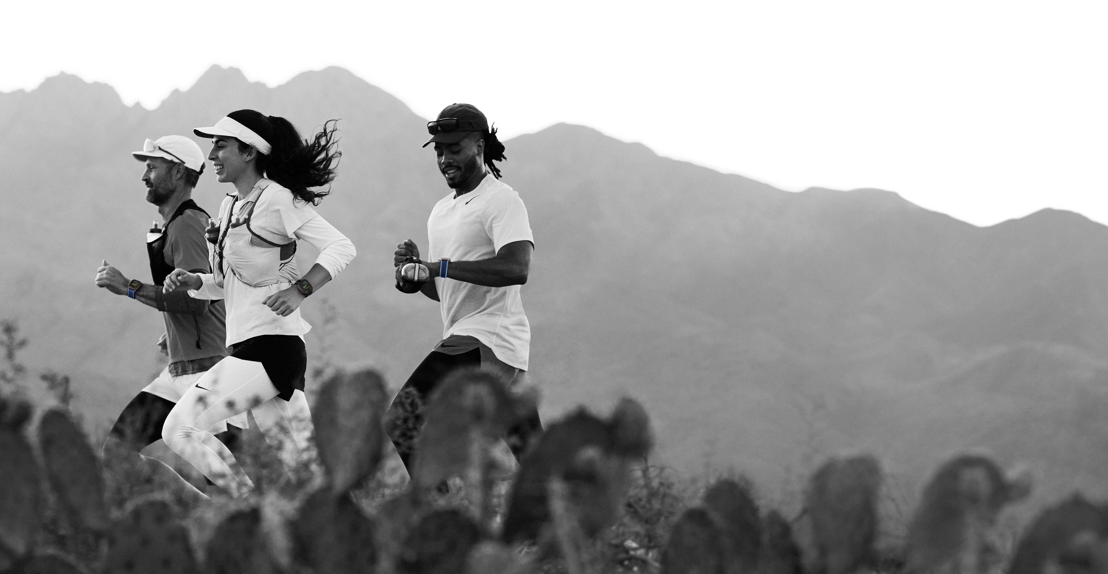 Chytré hodinky APPLE Watch Ultra 3 49mm Přírodní titan s ocelově modrým oceánským řemínkem