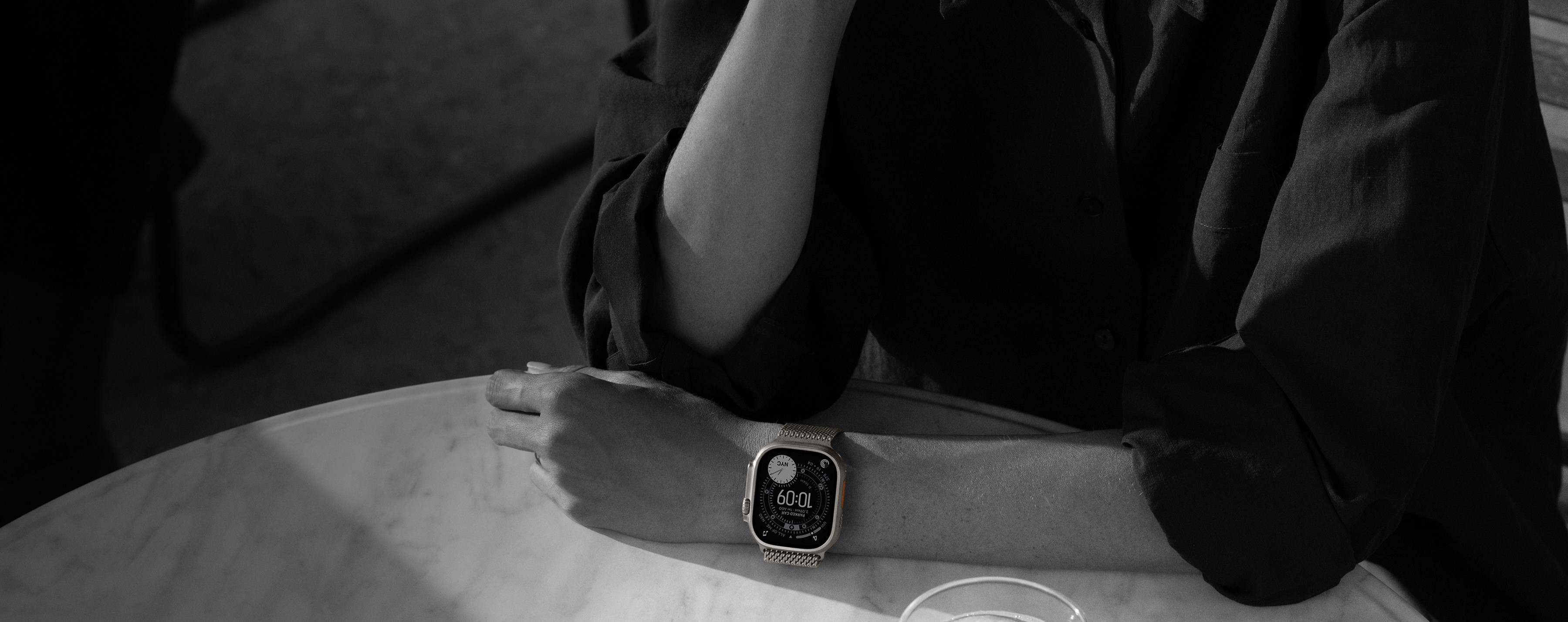 Chytré hodinky APPLE Watch Ultra 3 49mm Přírodní titan se světle modrým alpským tahem  M