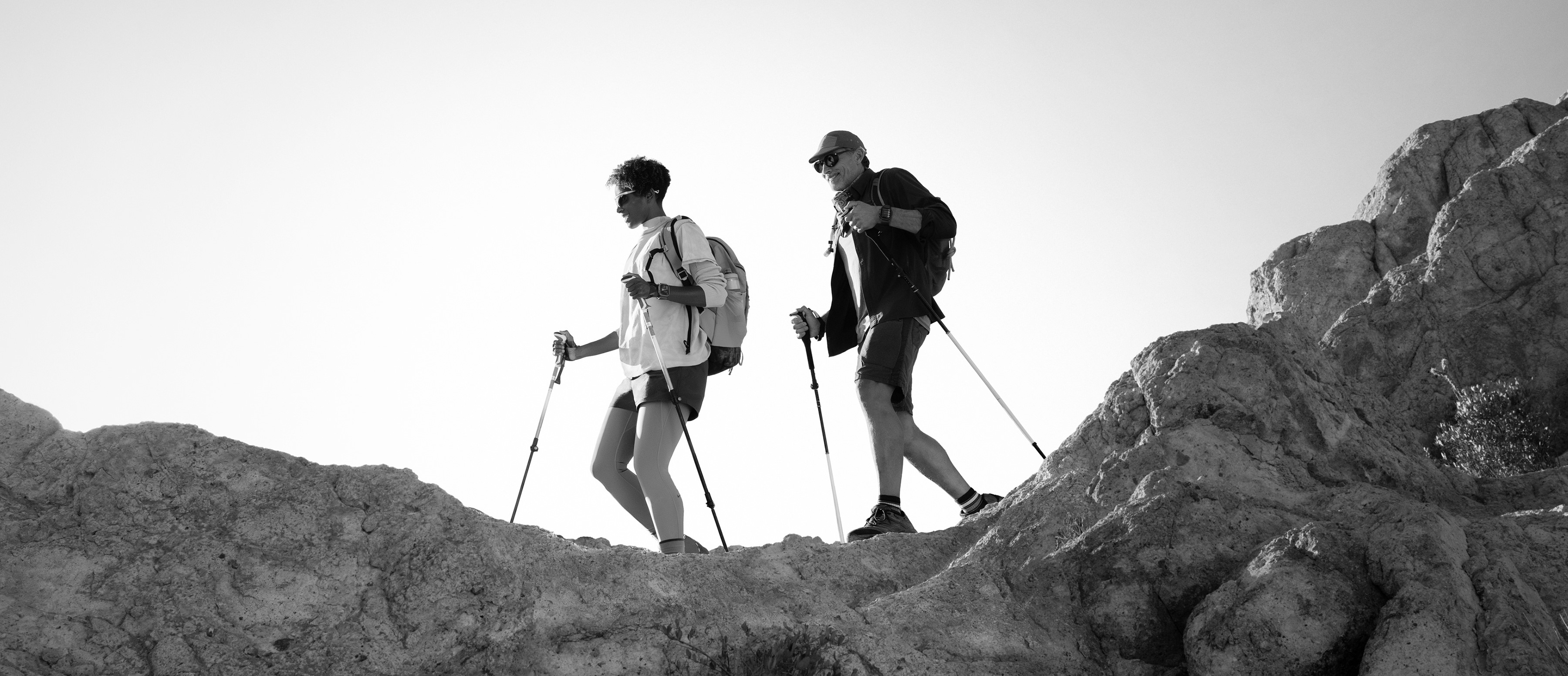 Chytré hodinky APPLE Watch Ultra 3 49mm Černý titan s černým oceánským řemínkem