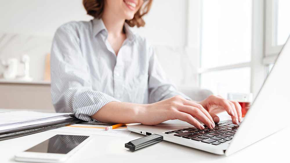 Přenosný flash disk ADATA UE800 1TB